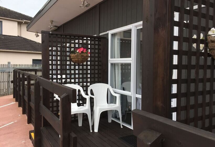 استودیو استاندارد با چشم‌انداز باغ, Bucklands Beach Waterfront Motel