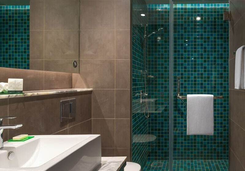 اتاق استاندارد با چشم‌انداز استخر, Hyatt Centric Candolim Goa