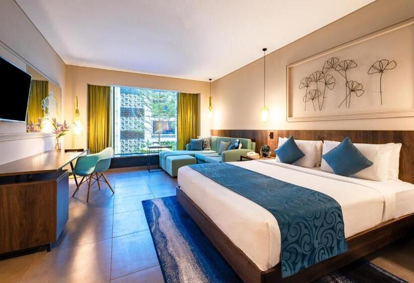 اتاق لوکس با چشم‌انداز استخر, Hyatt Centric Candolim Goa