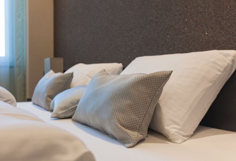 Полулюкс, Plaza Hotel Winterthur