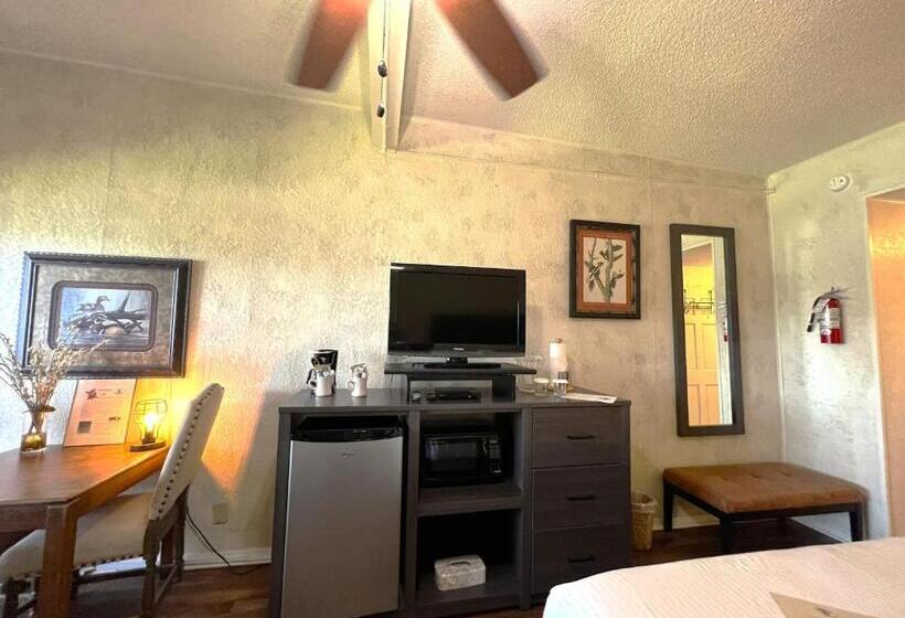 패밀리 룸, Mountain Harbor Queen Guest Room On Lake Ouachita By Redawning