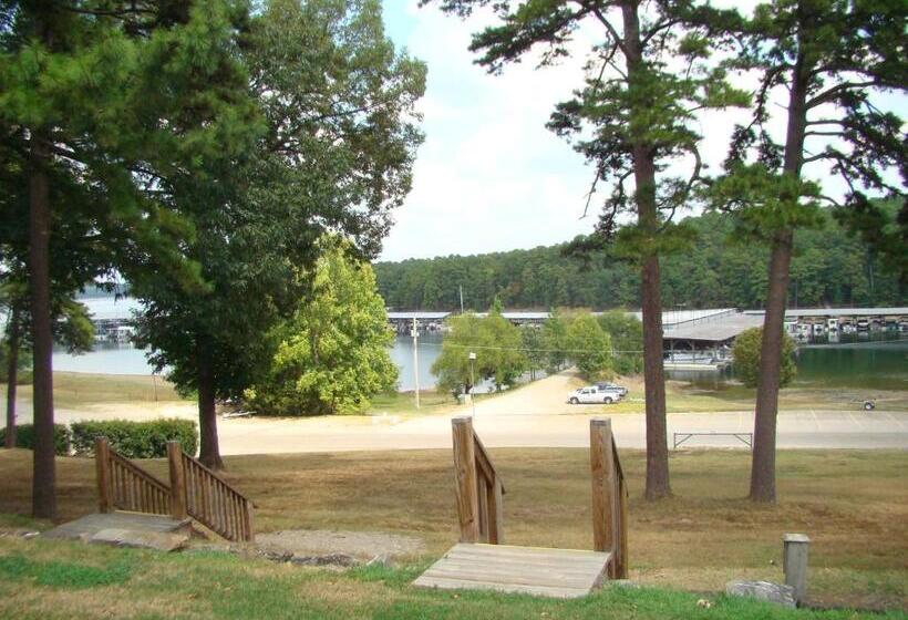 패밀리 룸, Mountain Harbor Queen Guest Room On Lake Ouachita By Redawning