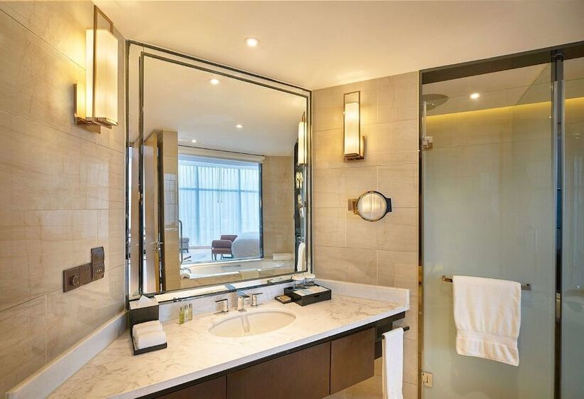 Номер Executive, Doubletree By Hilton Ningbo Beilun