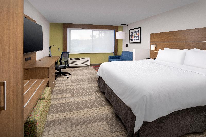 Номер Стандарт Кровать Кинг Адаптированный для Инвалидов, Holiday Inn Express Pensacola Downtown, An Ihg