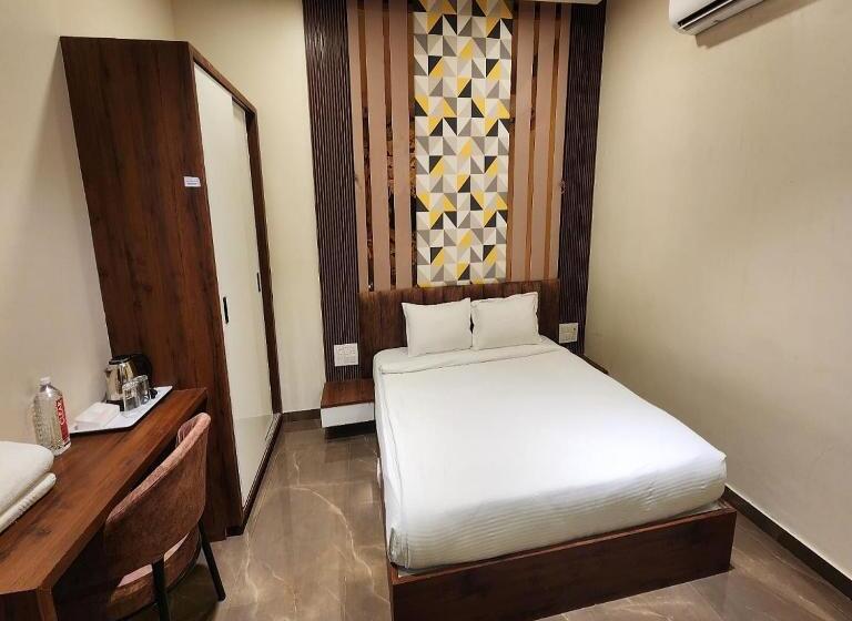 Номер Deluxe, The Mint Nanded