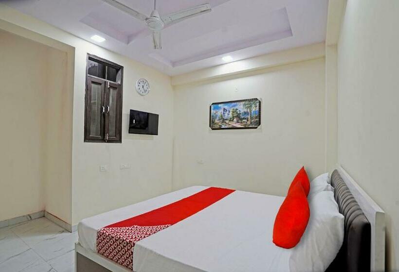 Habitació Triple Clàssica, Oyo Flagship Hotel Jojo In