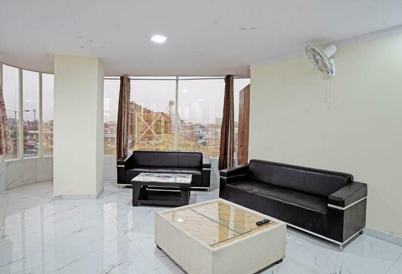 Habitació Triple Clàssica, Oyo Flagship Hotel Jojo In