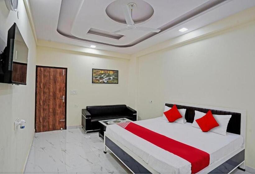 Habitació Triple Clàssica, Oyo Flagship Hotel Jojo In