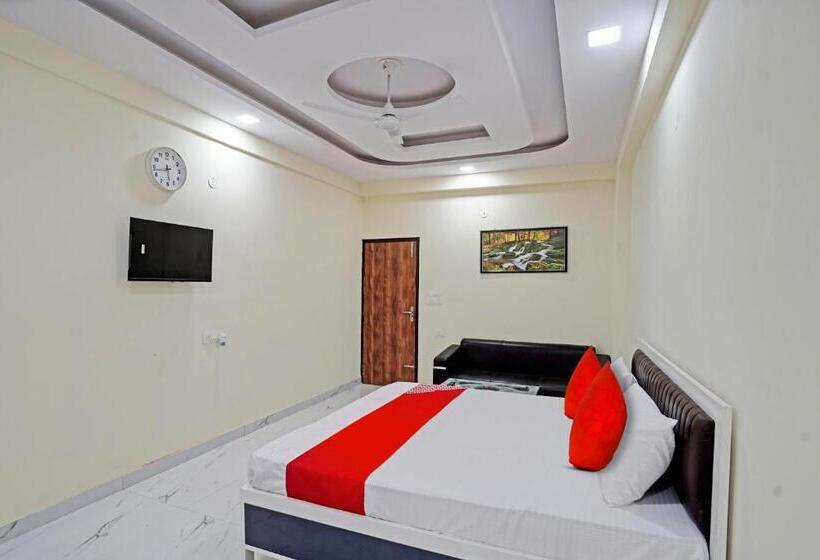 Habitació Triple Clàssica, Oyo Flagship Hotel Jojo In