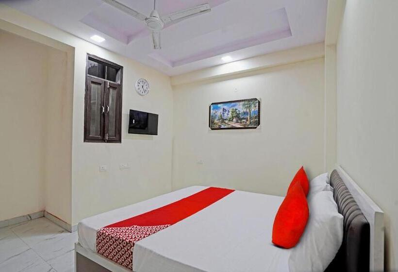 Habitació Triple Clàssica, Oyo Flagship Hotel Jojo In