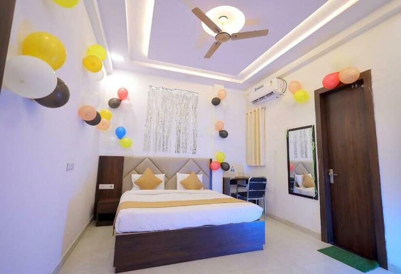 Deluxe Room, Fabhotel Vishal Palace