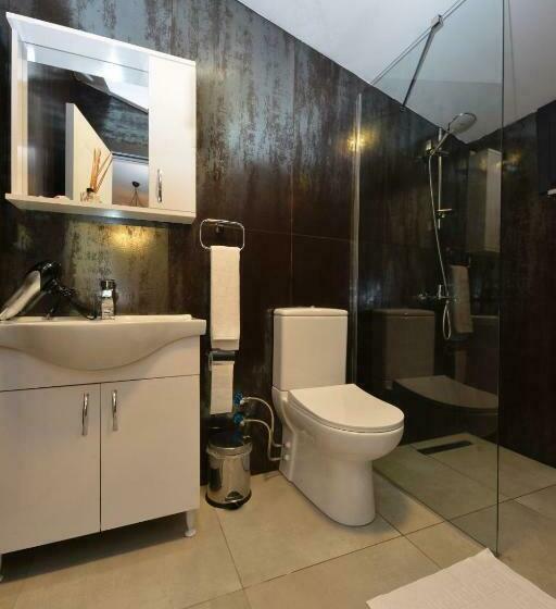 Номер Стандарт, Trakheia Otel