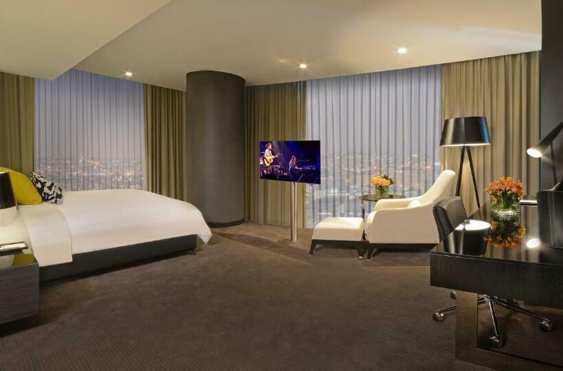 Club Room King Bed, Amman Rotana