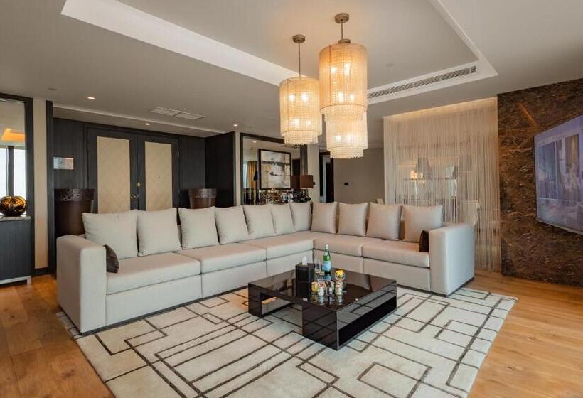 سوئیت با چشم‌انداز, Amman Rotana