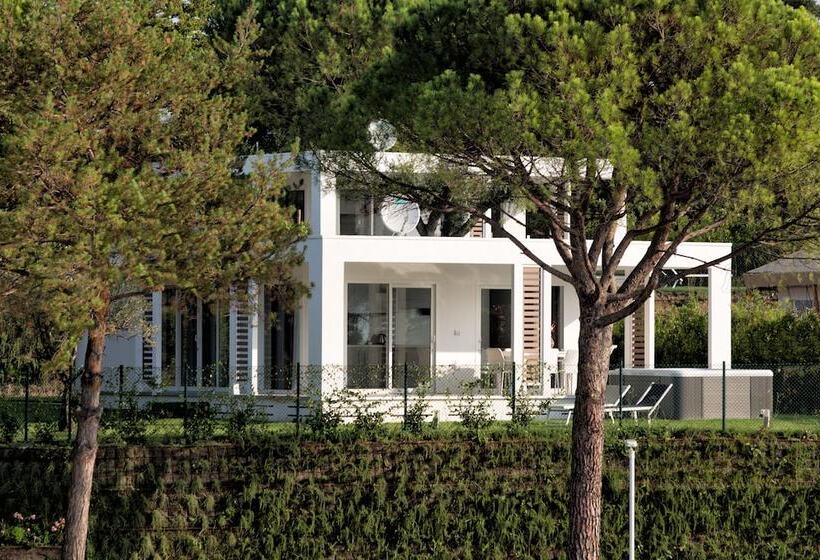 Вилла 2 Спальни, Villaggio La Pescaccia