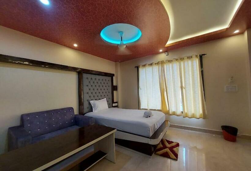 Трехместный Номер Стандарт Вид на Сад, Sweet Dream Beach Resort !! 50 Mts From Beach ! Peaceful Room With Garden View Free Parking !!
