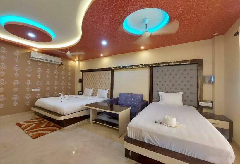 Трехместный Номер Стандарт Вид на Сад, Sweet Dream Beach Resort !! 50 Mts From Beach ! Peaceful Room With Garden View Free Parking !!