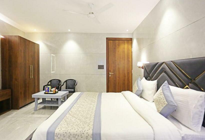 Cameră Standard Pat King Size, Frankstay By Hotel Preet In 05 Mints Walking Distance Nizamuddin Railway Station
