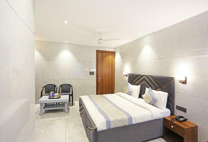 带大床的标准间, Frankstay By Hotel Preet In 05 Mints Walking Distance Nizamuddin Railway Station
