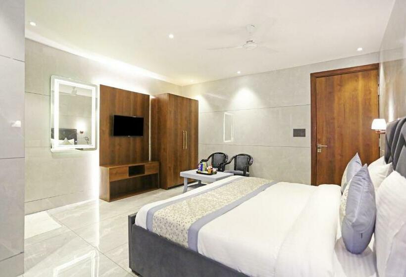 带大床的标准间, Frankstay By Hotel Preet In 05 Mints Walking Distance Nizamuddin Railway Station