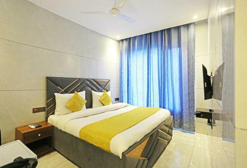 Cameră Standard Pat King Size, Frankstay By Hotel Preet In 05 Mints Walking Distance Nizamuddin Railway Station