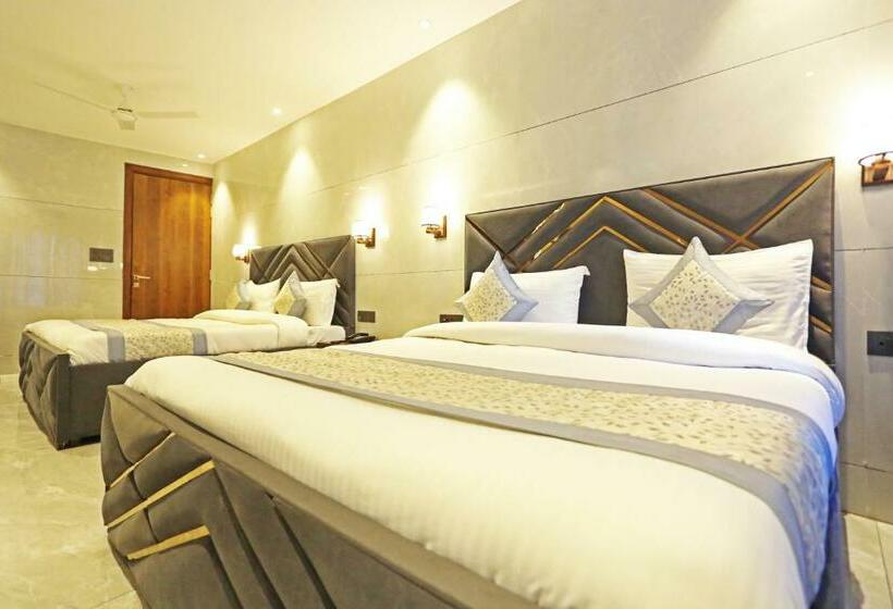 家庭套房, Frankstay By Hotel Preet In 05 Mints Walking Distance Nizamuddin Railway Station