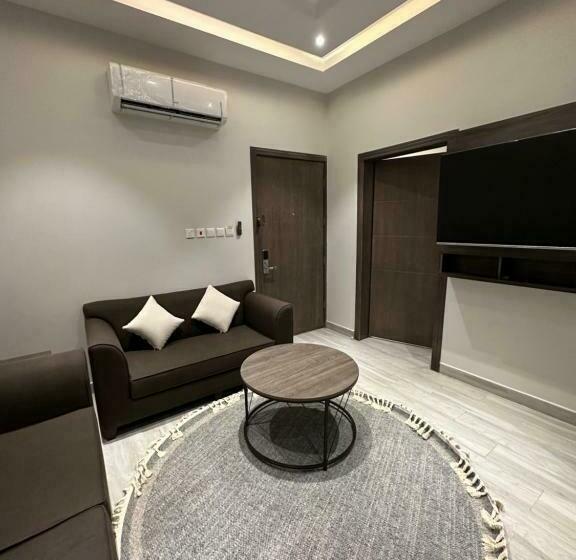 Номер Basic, Cast Home
