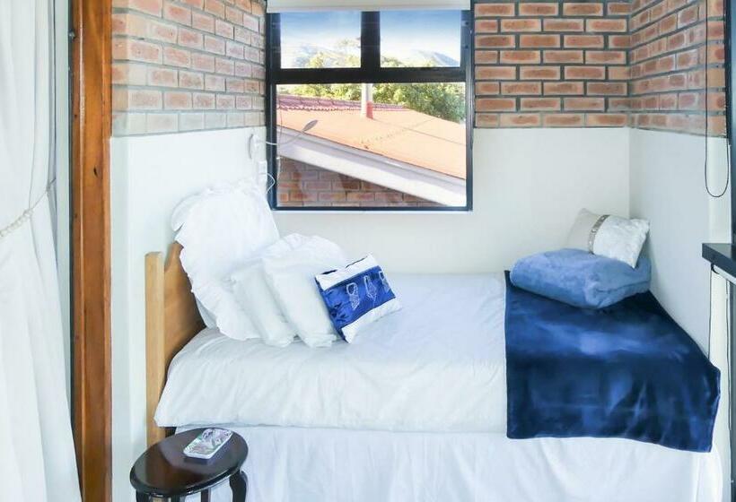 Номер Стандарт Вид на Горы, Shalom Self Catering