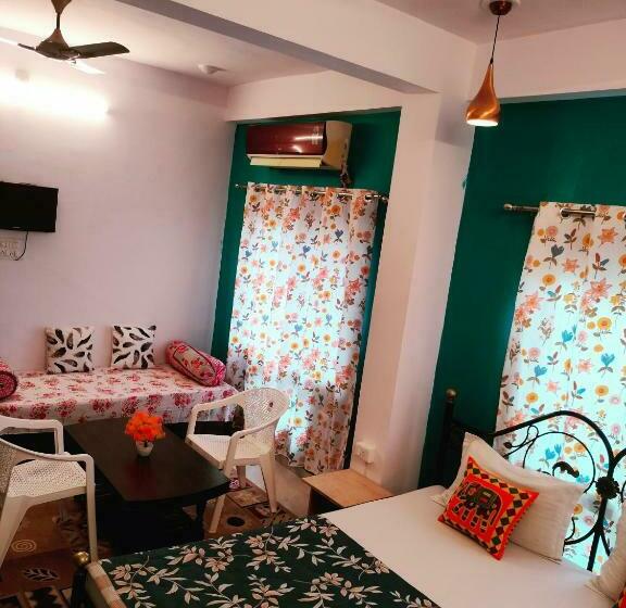 اتاق لوکس خانوادگی, Krishna Stay Guest House
