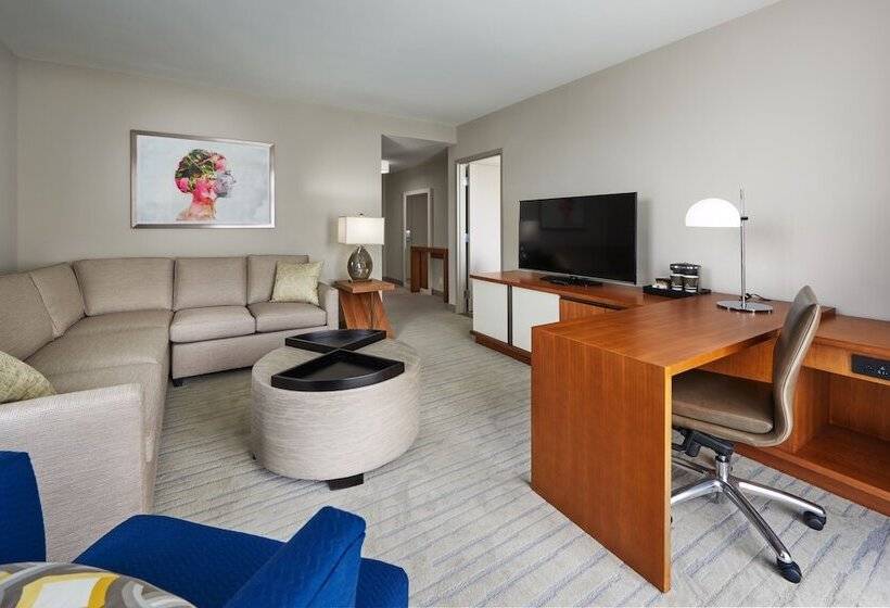Люкс Премиум Вид на Бассейн, Hilton West Palm Beach