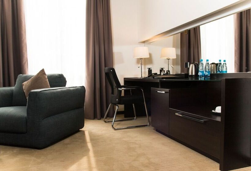 اتاق خانوادگی, Solutel