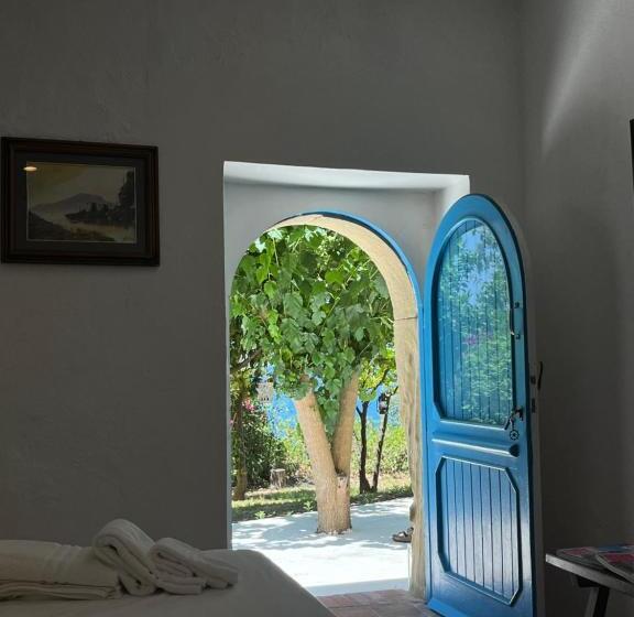 اتاق لوکس چهار تخته, La Casa Del Nespolo   Exclusive Country Suites   Seaview Pool & Self Check In