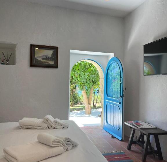 اتاق لوکس چهار تخته, La Casa Del Nespolo   Exclusive Country Suites   Seaview Pool & Self Check In