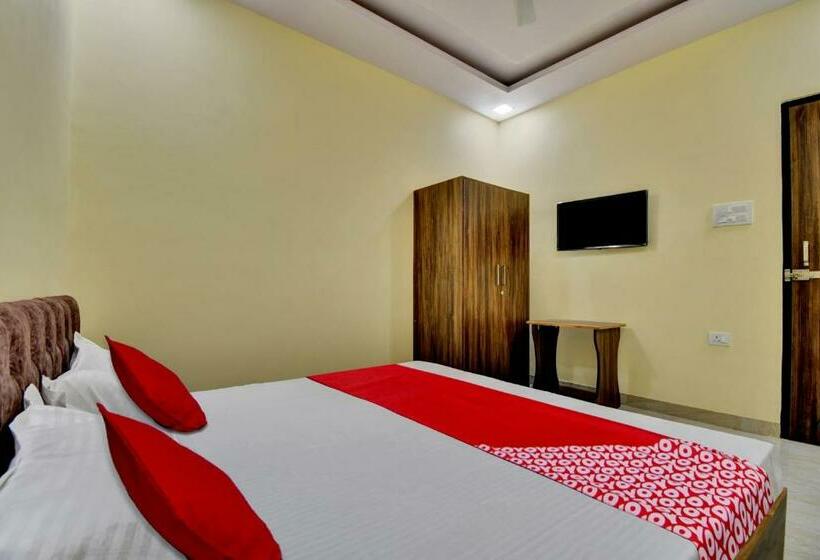 اتاق کلاسیک سه تخته, Oyo Flagship Hotel Prateek