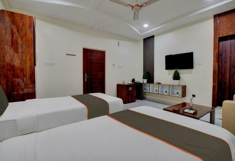 Трехместный Номер Классика, Collection O Hotel Mango Tree