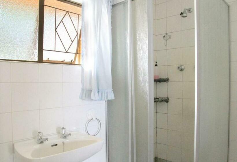 Standardrum King Size Säng, Ka Kokwana Guest House