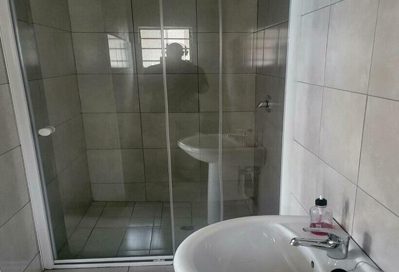 Deluxerum King Size Säng, Ka Kokwana Guest House