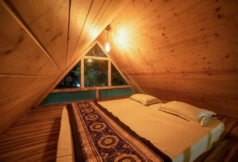 标准三人间, Mudras Grove Resort, Nainital
