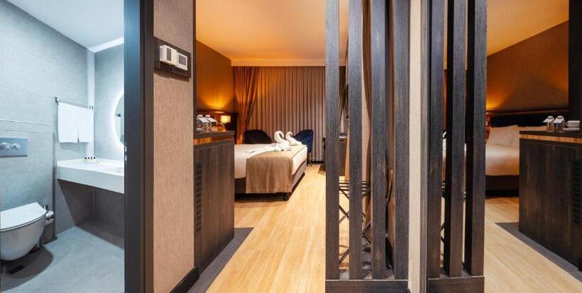 带大床的豪华间, Westdoor