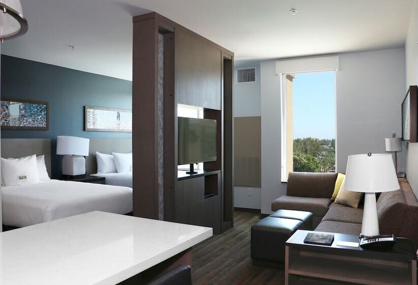 Standard Studio Queen Bed, Hyatt House At Anaheim Resort/convention Center