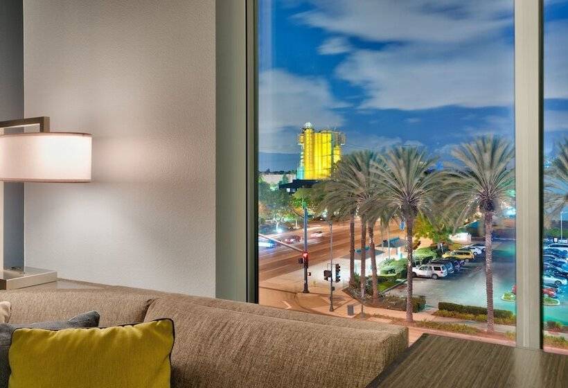 Suite Pat Queen, Hyatt House At Anaheim Resort/convention Center