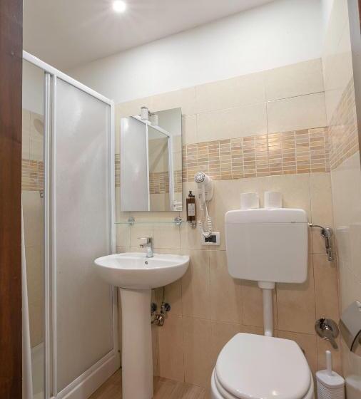 اتاق استاندارد یک نفره, La Rosa Di Firenze B&b