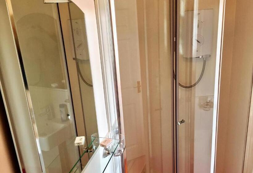 Номер Стандарт, 16 Pilrig Guest House