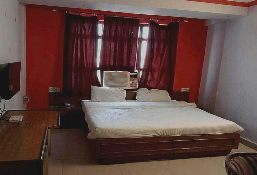 Трехместный Номер Классика, Oyo Hotel Shan