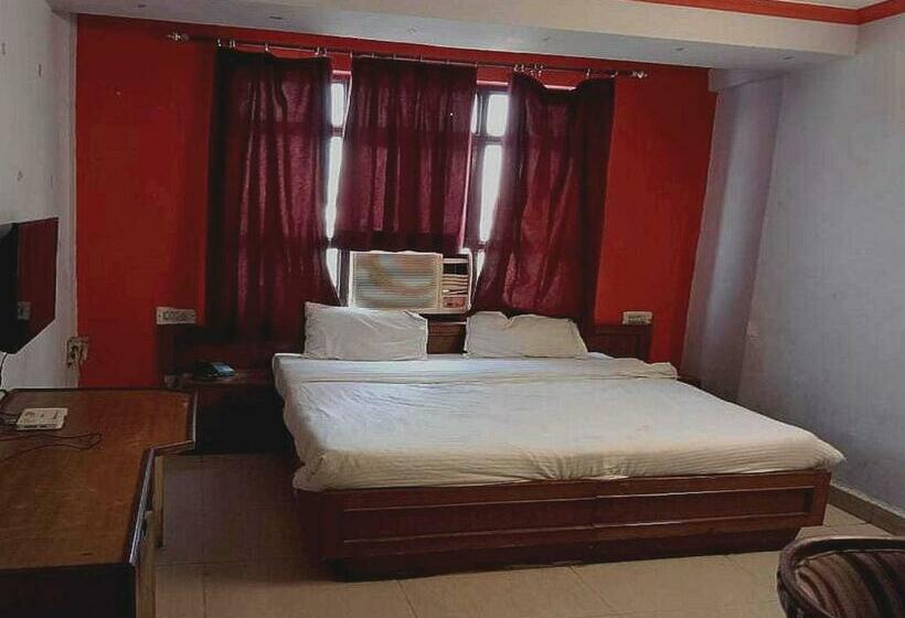 Трехместный Номер Классика, Oyo Hotel Shan