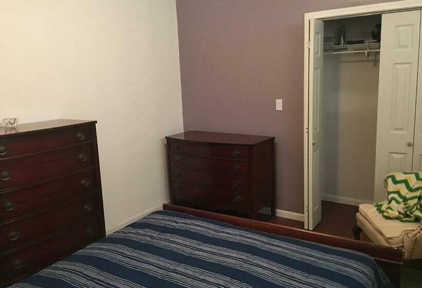 חדר סטנדרט, Just Minutes From Downtown Chicago