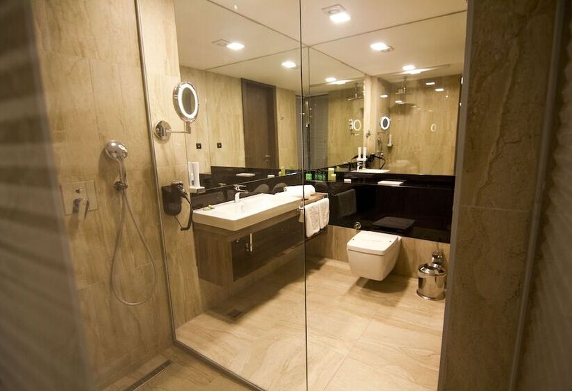 Quarto Triplo Deluxe, Hills Sarajevo Congress & Thermal Spa Resort