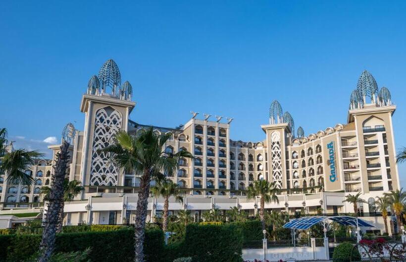 اتاق استاندارد با چشم‌انداز استخر, Granada Luxury Belek   Family Kids Concept