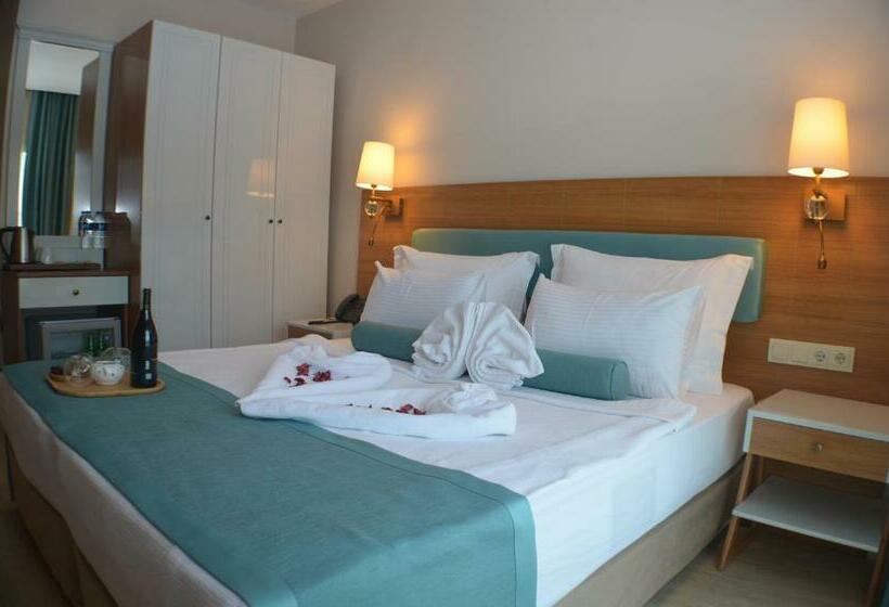 اتاق لوکس با چشم‌انداز دریا, Sardinia Otel