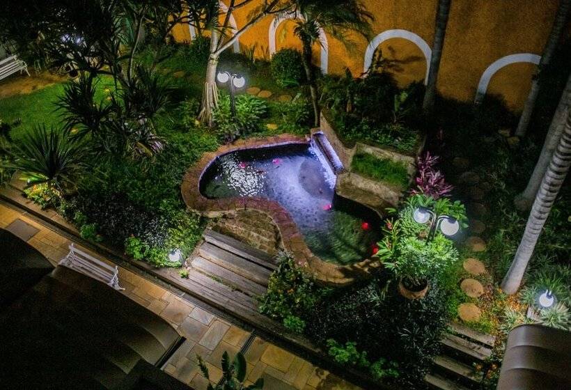 Трехместный Номер Deluxe, Marques